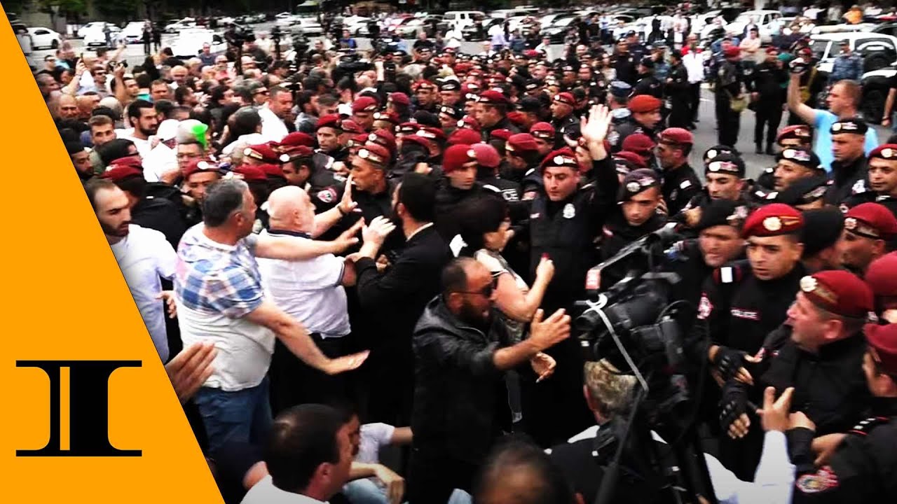 ՀՀ նախագահականի դիմաց բողոքի ակցիա է ընթանում